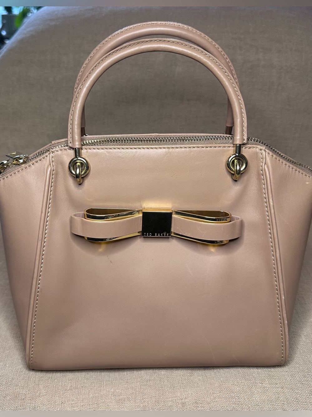 BANDOOK SLIM BOW SMALL TOTE BAG IN BEIGE